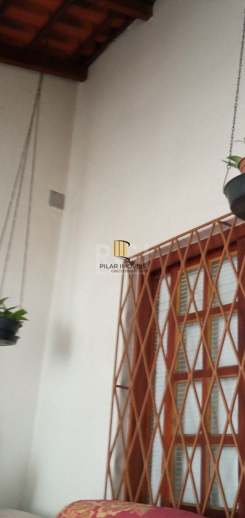 Casa para Venda - 95m², 2 dormitórios, 3 vagas - Teresópolis