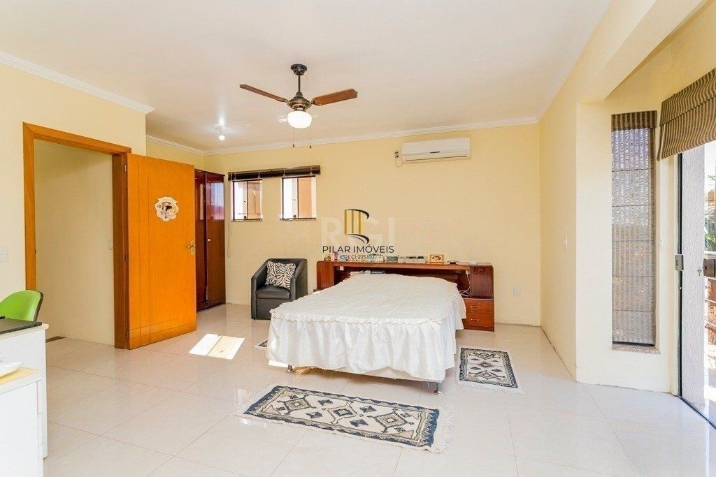 Excelente casa em condomínio com 3 suítes, piscina e 3 vagas de garagem