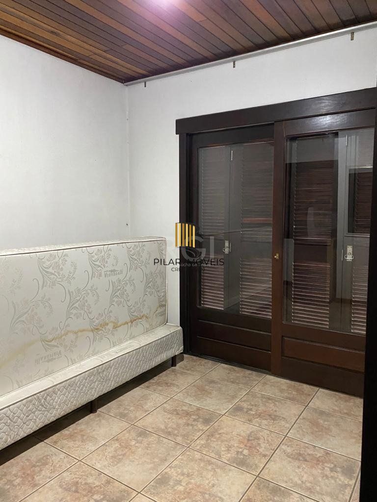 Casa para Venda - 330m², 6 dormitórios, 3 vagas - Cavalhada