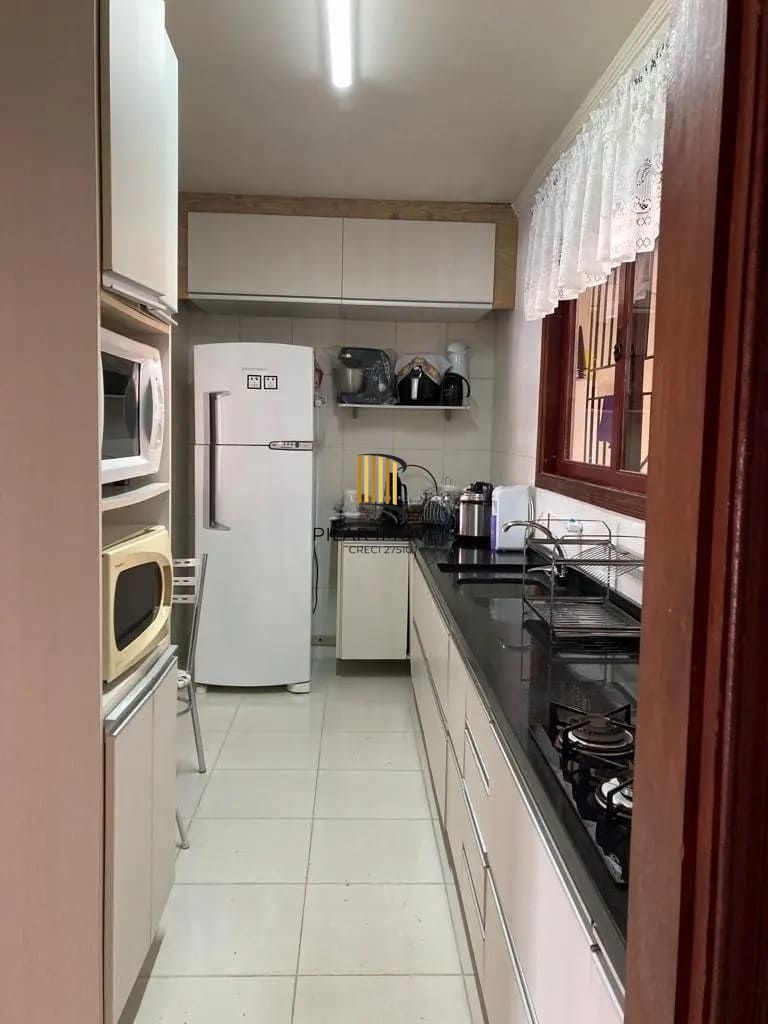 Casa de 3 dormitórios com 181m² à venda em Partenon, Porto Alegre.