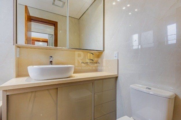 Apartamento à venda em Higienópolis com 236 m², 3 quartos, 1 suíte e 3 vagas.