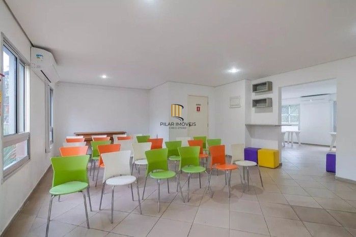 Apartamento de 2 dormitórios com 1 vaga de garagem escriturada, na Rua Dom Vital, Bairro Glória.