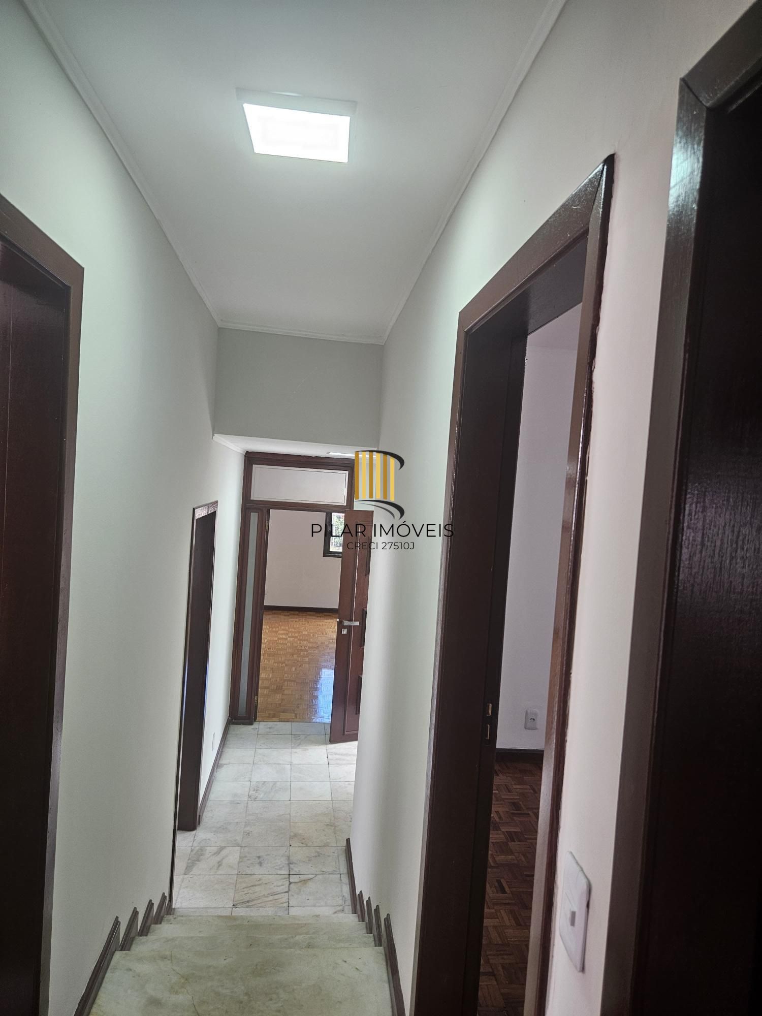 Casa toda reformada na avenida nonoai