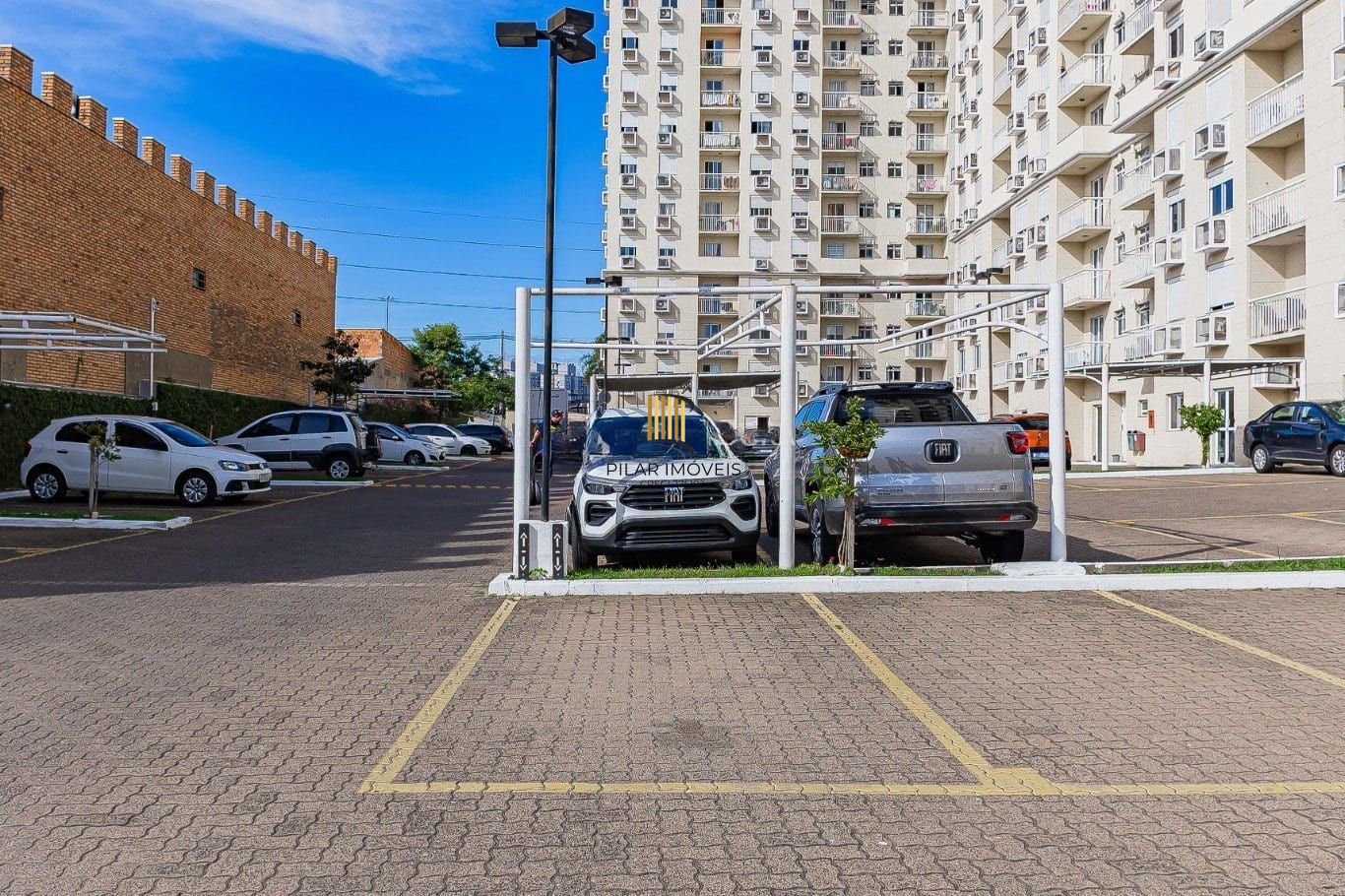 Apartamento de 2 dormitórios à venda em São Sebastião, Porto Alegre.