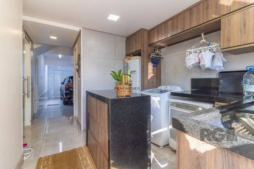 Casa 280m² - 3 dormitórios, 1 suíte, 2 vagas no bairro Jardim Itú