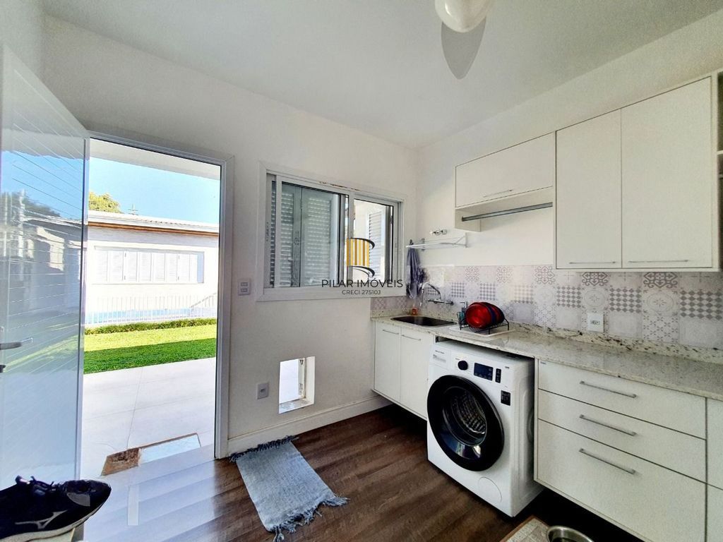 Casa de  3 dormsitorios no Bairro Camaquã - Porto Alegre
