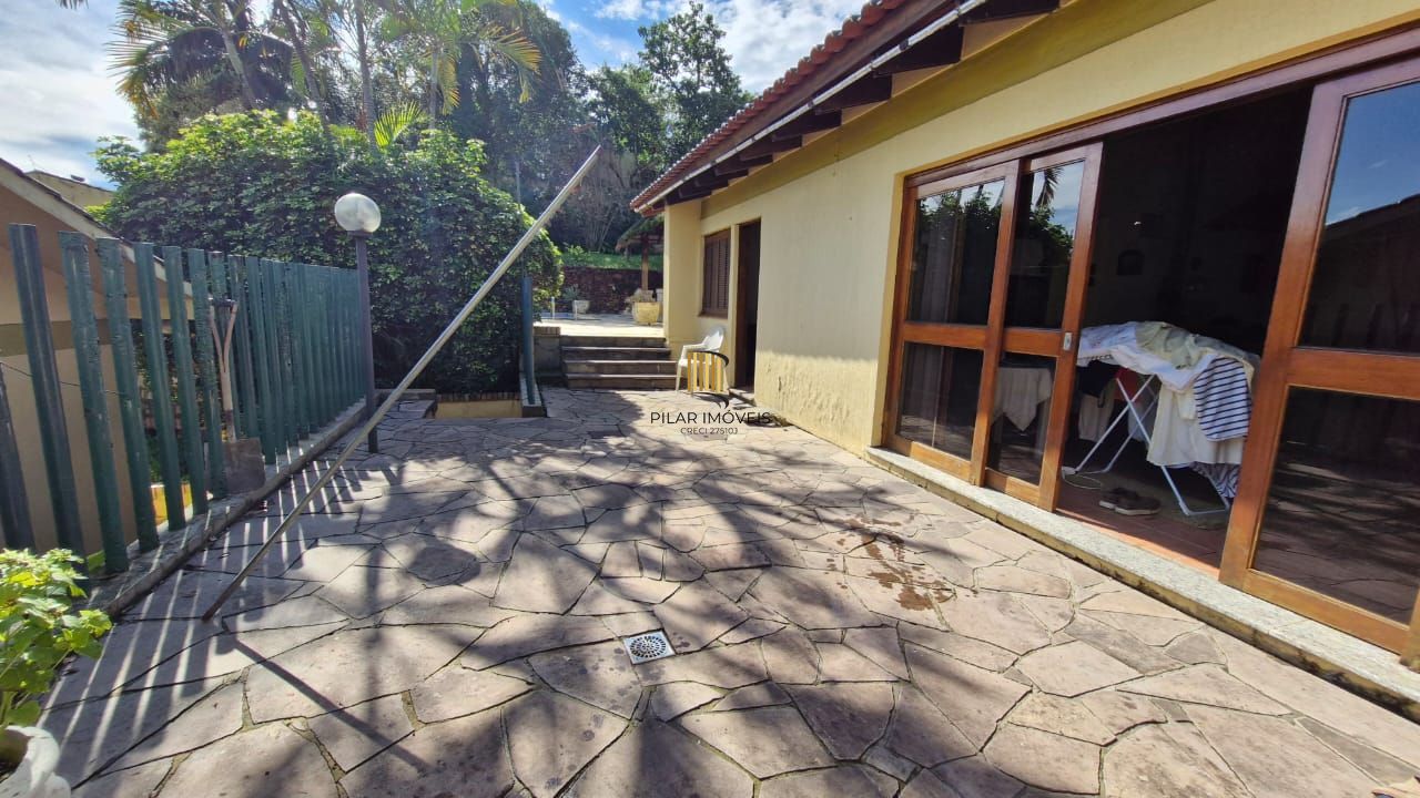 Casa de Cinema na Glória, com 500m² de área privada, 3 dormitórios, piscina, horta, lareira, elevador, gradeada 4 garagens