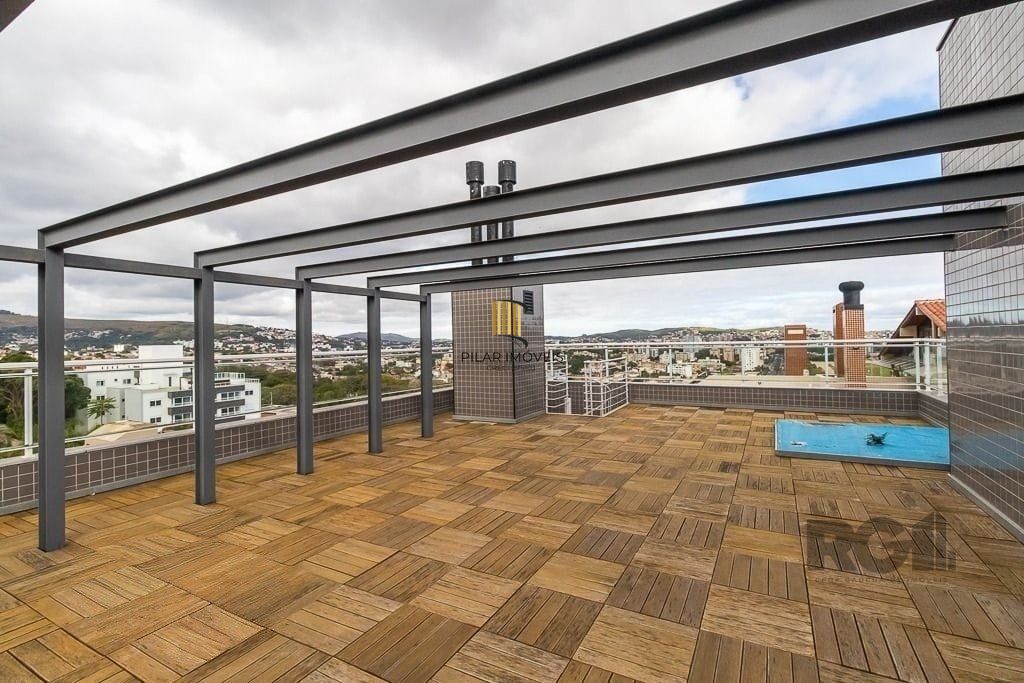 Excelente cobertura de 238m² com 3 dormitórios e 2 vagas.