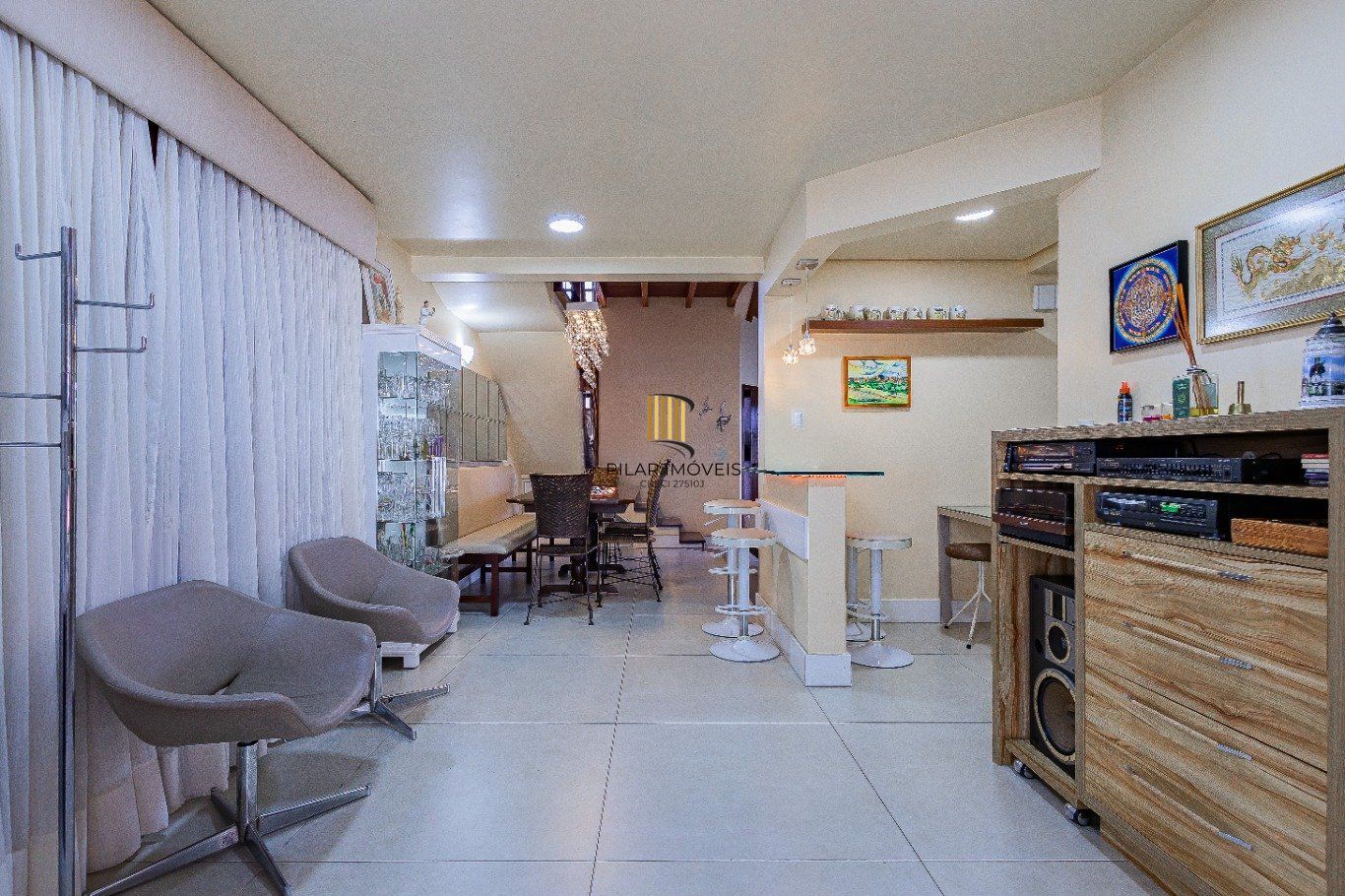 Casa de 4 dormitórios e 208m² à venda no Bairro Jardim Botânico, Porto Alegre.