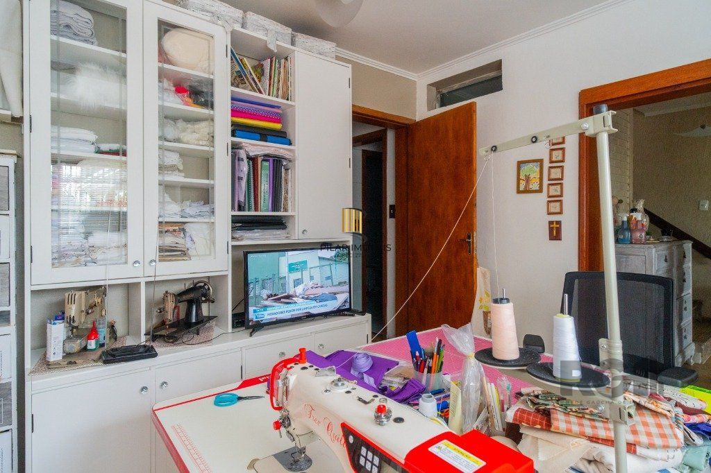 Casa 3 dormitórios no bairro Medianeira