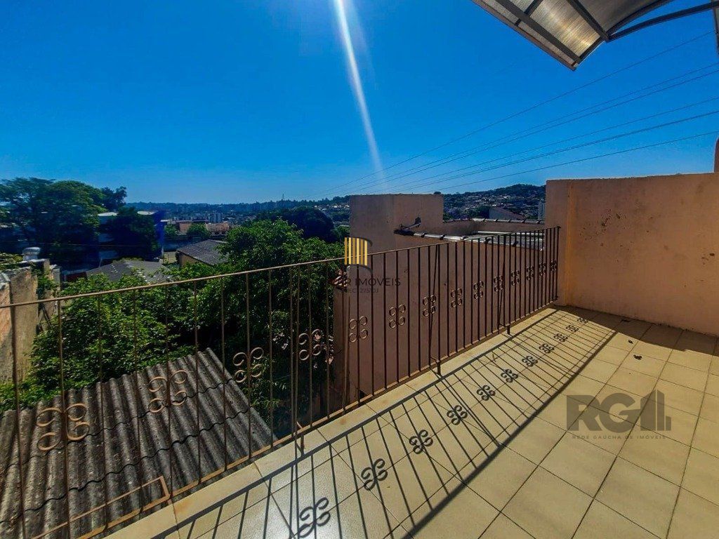 Excelente casa de 240m² com 4 dormitórios e 2 vagas.