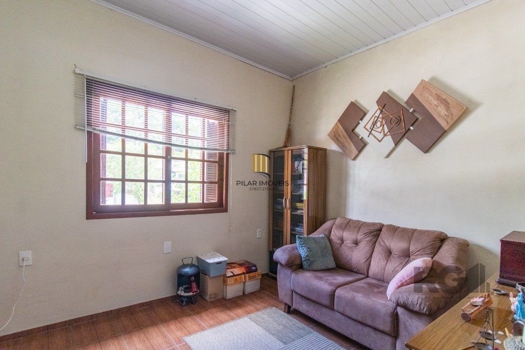 Casa com 3 dormitórios e 3 vagas no bairro Santa Tereza