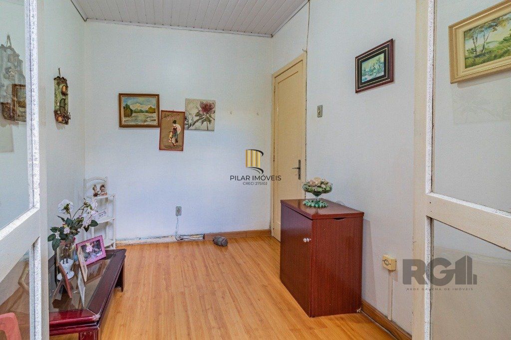 Casa de 3 dormitórios no bairro Santa Maria Goretti