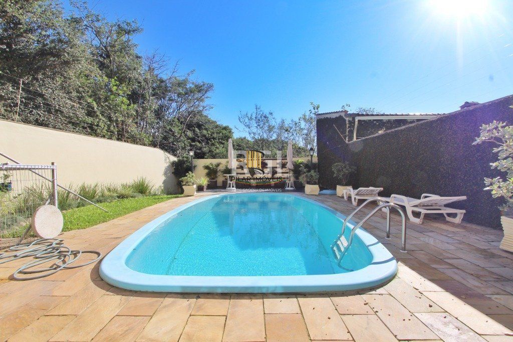 Casa para Venda - 250m², 3 dormitórios, sendo 1 suites, Teresópolis