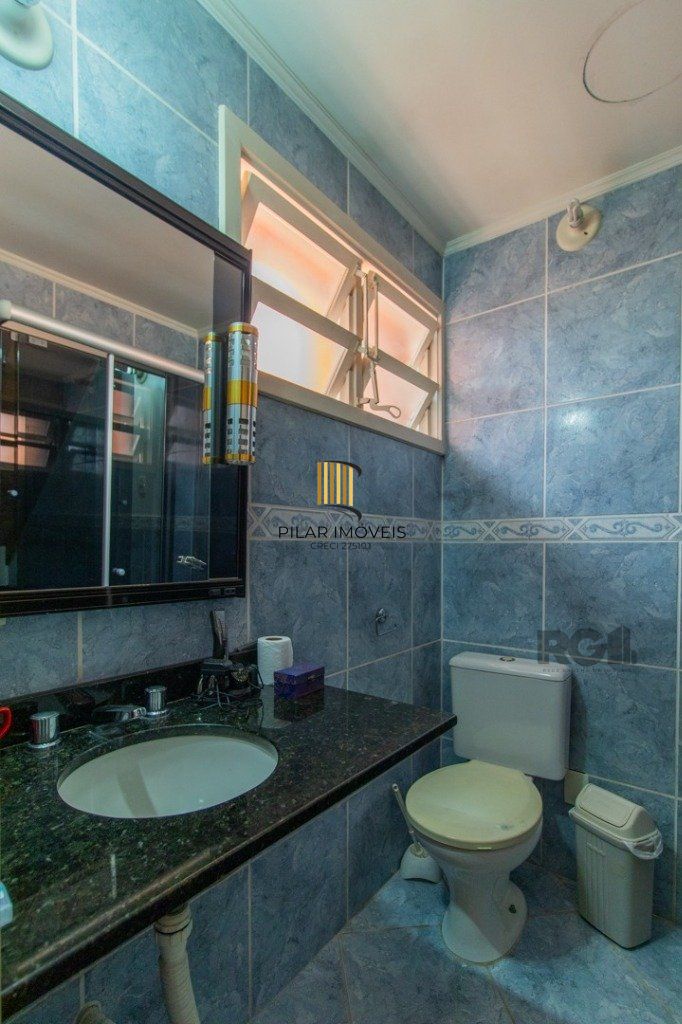 Casa em condoínio com 3 dormitorios, 2 suítes e  duas vagas de garaem no  bairroTeresópolis