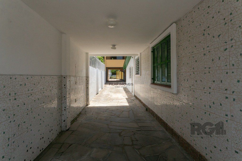 Casa com 5 dormitórios no bairro Jardim Carvalho