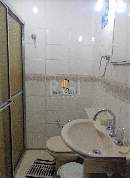 Casa para Venda - 200m², 5 dormitórios, sendo 1 suites, 4 vagas - Glória
