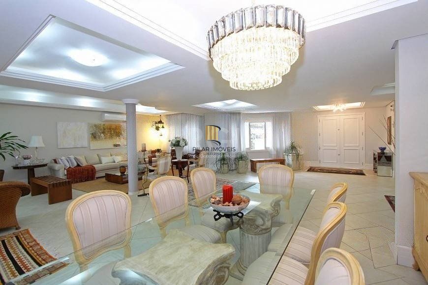 EXCELENTE CASA COM 4 DORMITÓRIOS, 6 VAGAS DE GARAGEM E VISTA PANORÂMICA.