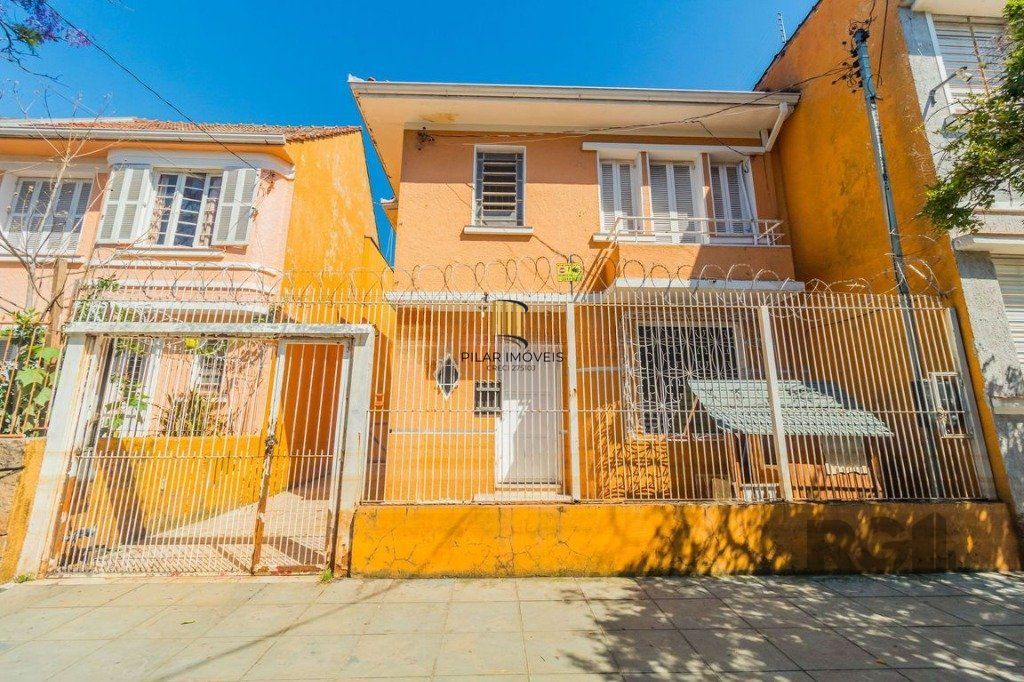 Casa com 99,73m², 2 dormitórios, 2 vagas no bairro Floresta