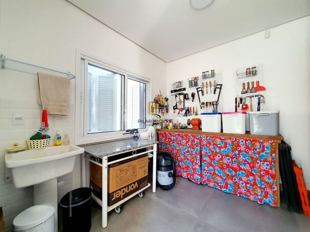 Casa de  3 dormsitorios no Bairro Camaquã - Porto Alegre