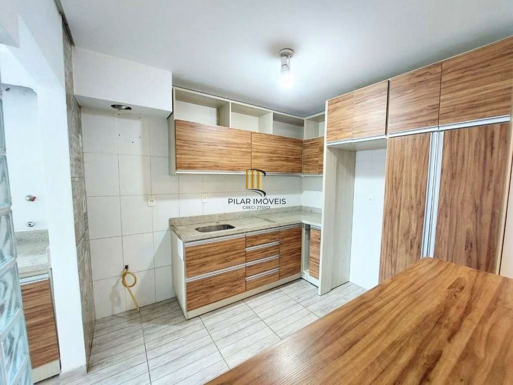 Casa à venda na Hípica, 3 dormitórios, suíte com closet, sótão com churrasqueira e terraço, condomínio fechado com lazer