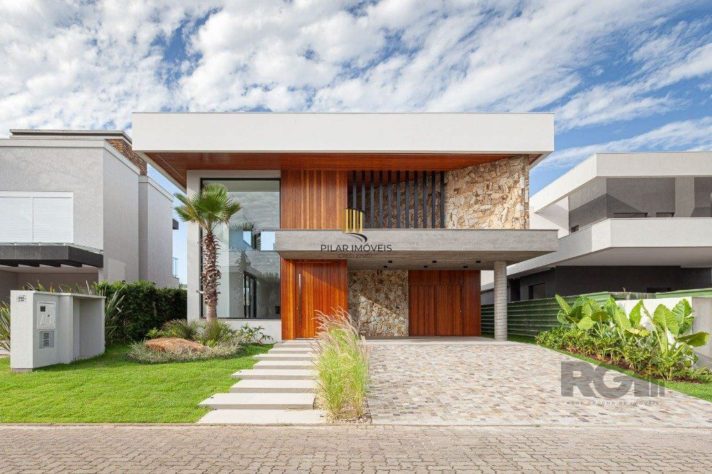 Casa de Condomínio 3 dormitórios no bairro Beira Mar