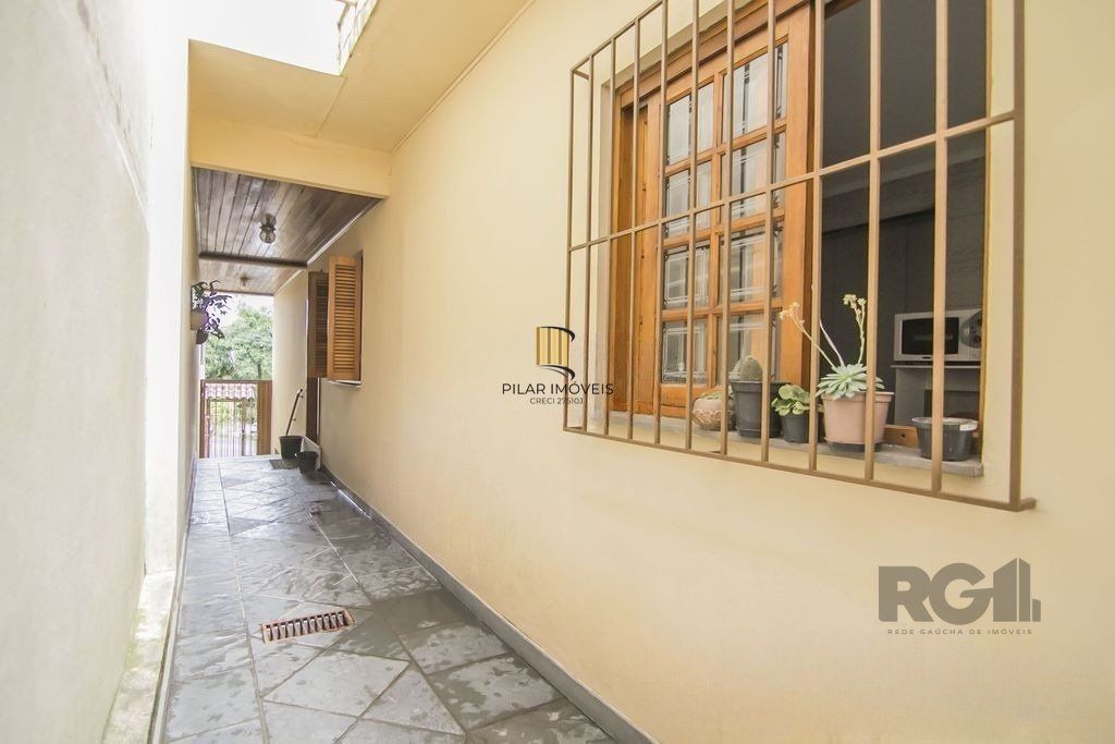 Casa de 2 dormitórios, no bairro Partenon