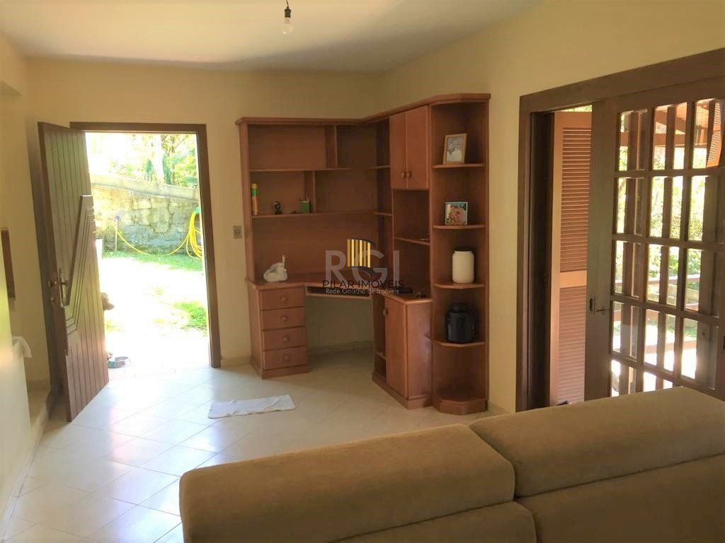 Casa para Venda - 200m², 3 dormitórios, sendo 1 suites, 2 vagas - Hípica