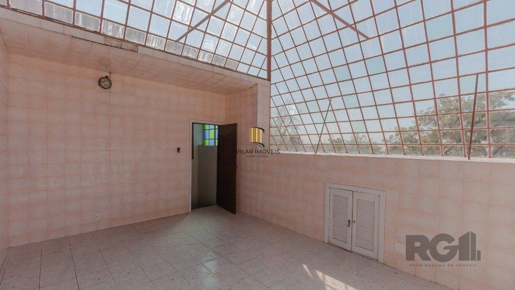 Casa com 4 dormitórios, 4 vagas no bairro Vila Jardim