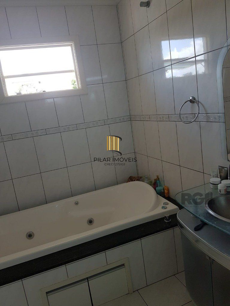 Casa 4 dormitórios no bairro Centenário