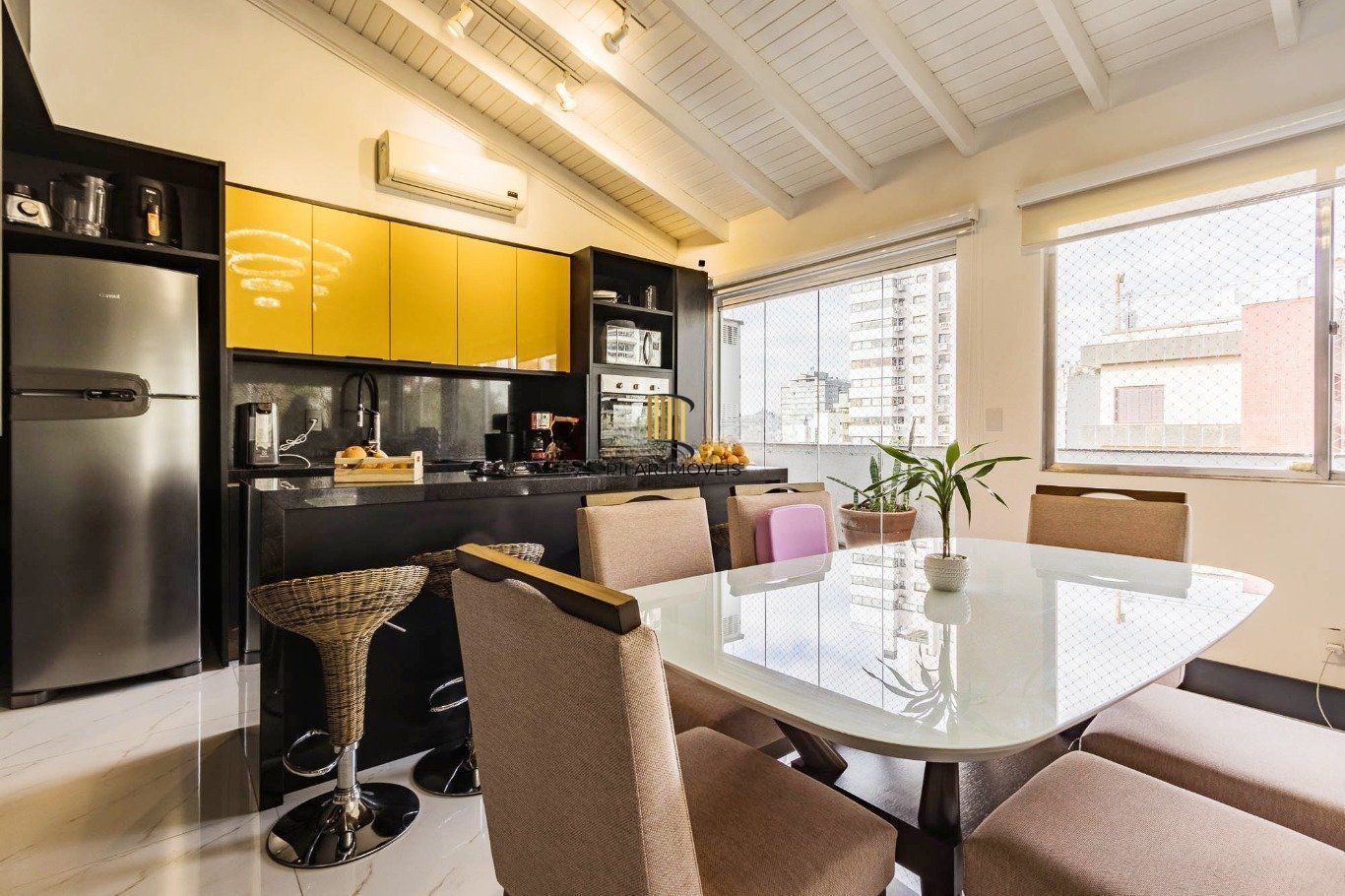 Cobertura de 3 dormitórios à venda em Mont'Serrat, Porto Alegre.