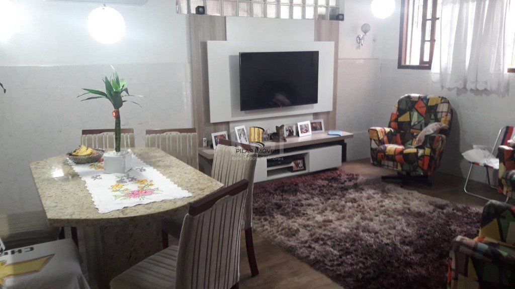 Casa para Venda - 228m², 3 dormitórios, 3 vagas - Teresópolis