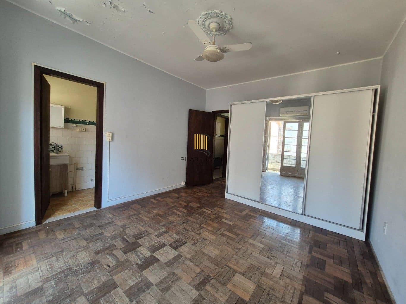Apartamento de 1 dormitório à venda em Menino Deus, Porto Alegre.