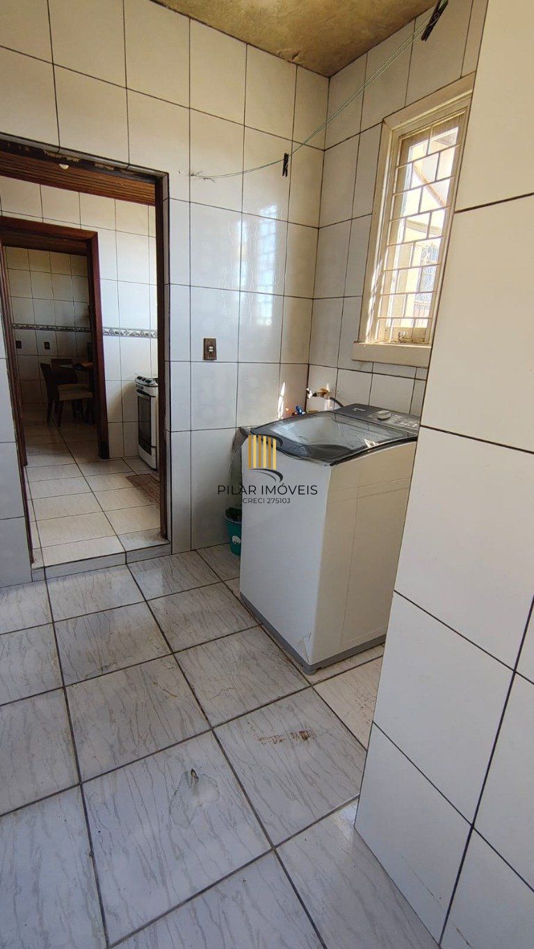 Casa de 3 dormitórios no bairro à venda em Vila Nova, Porto Alegre