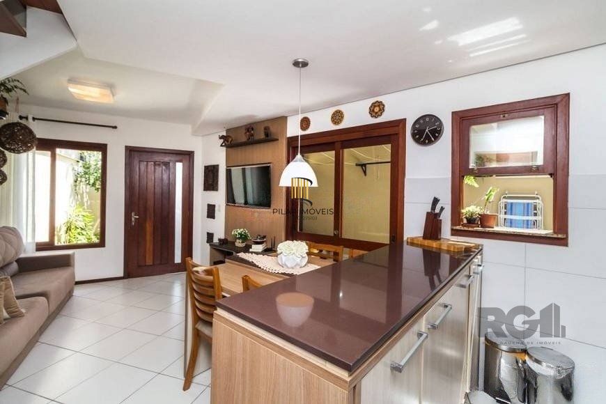 Casa em condomínio de 84m² - 2 dormitórios, 1 suíte e 1 vaga no bairro Ipanema