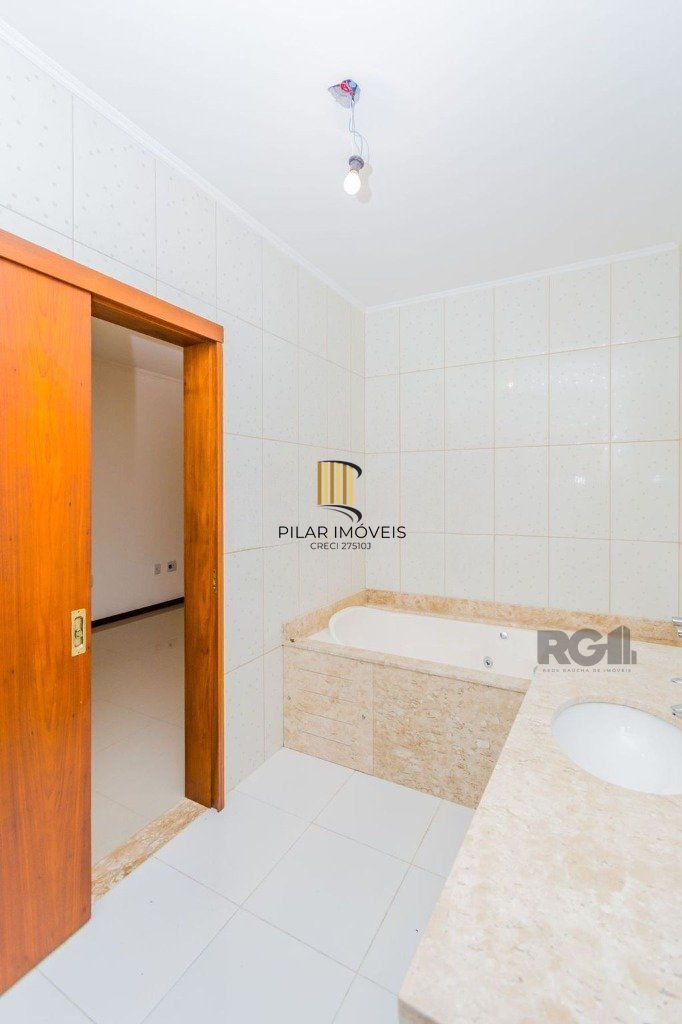 Casa 320m², 3 dormitórios, 3 vagas no bairro Jardim Itu