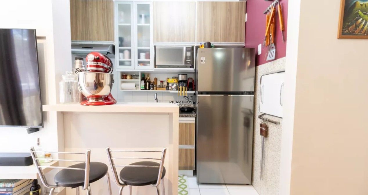 Apartamento de 2 dormitórios com 1 vaga de garagem escriturada, na Rua Dom Vital, Bairro Glória.