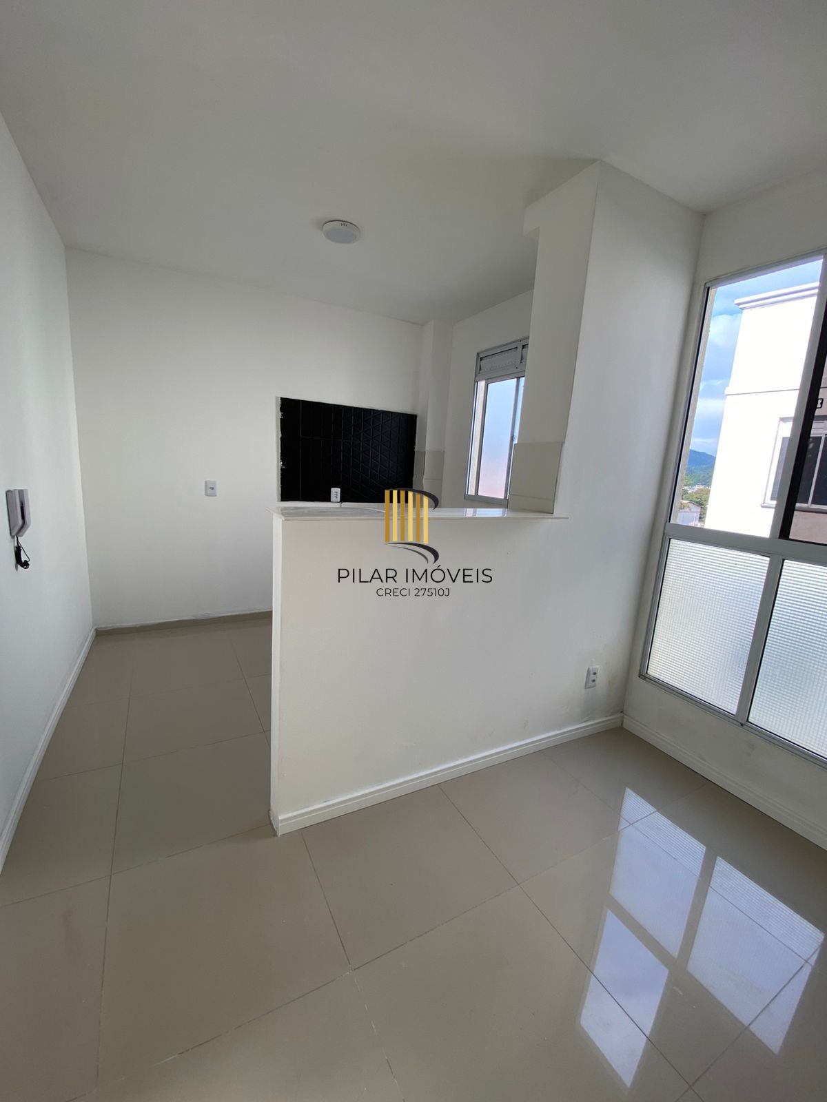 Apartamento de 2 dormitorios á venda no Bairro Vila Nova.