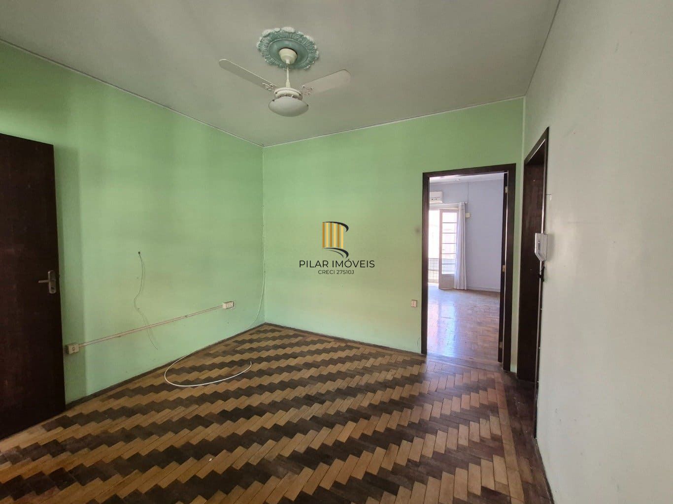 Apartamento de 1 dormitório à venda em Menino Deus, Porto Alegre.