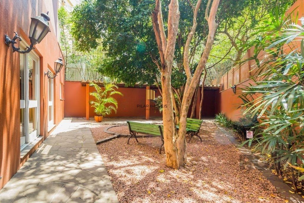 Casa em condomínio 110m² - 3 dormitórios sendo 1 suíte e 1 vaga de garagem no bairro Teresópolis