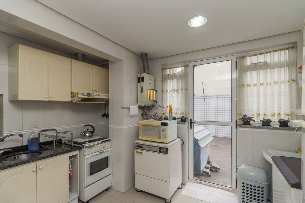 Apartamento de 3 dormitórios no bairro Jardim Itu Sabará - Porto Alegre