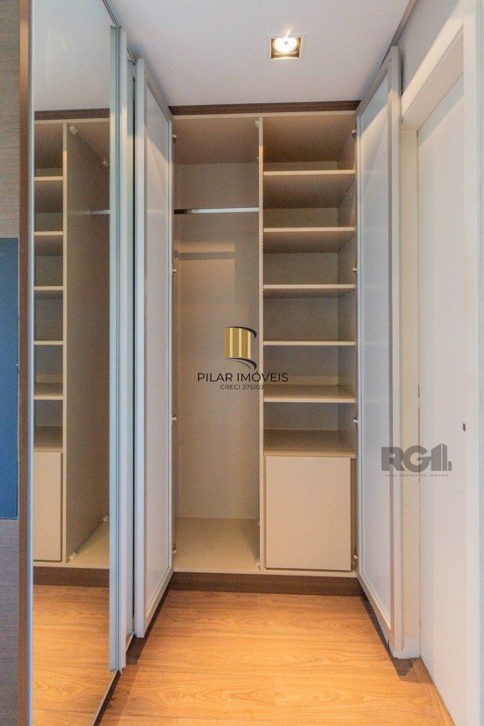 Apartamento de 2 dormitórios com 1 vaga no bairro Teresópolis