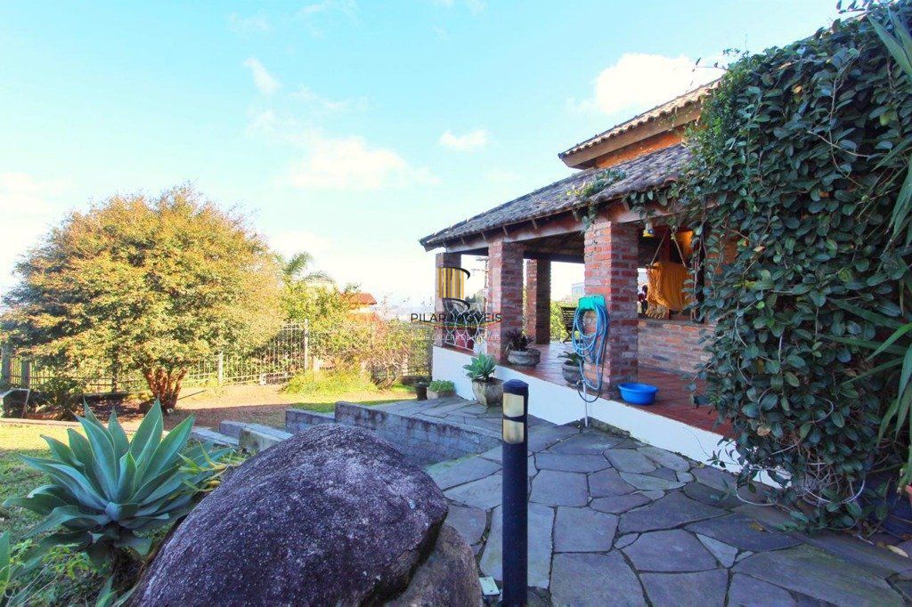Casa para Venda - 269.06m², 4 dormitórios, sendo 2 suites, 5 vagas - Teresópolis