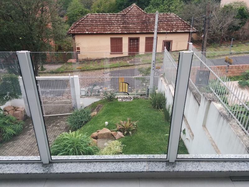 Casa para Venda - 217m², 3 dormitórios, sendo 1 suites, 5 vagas - Teresópolis