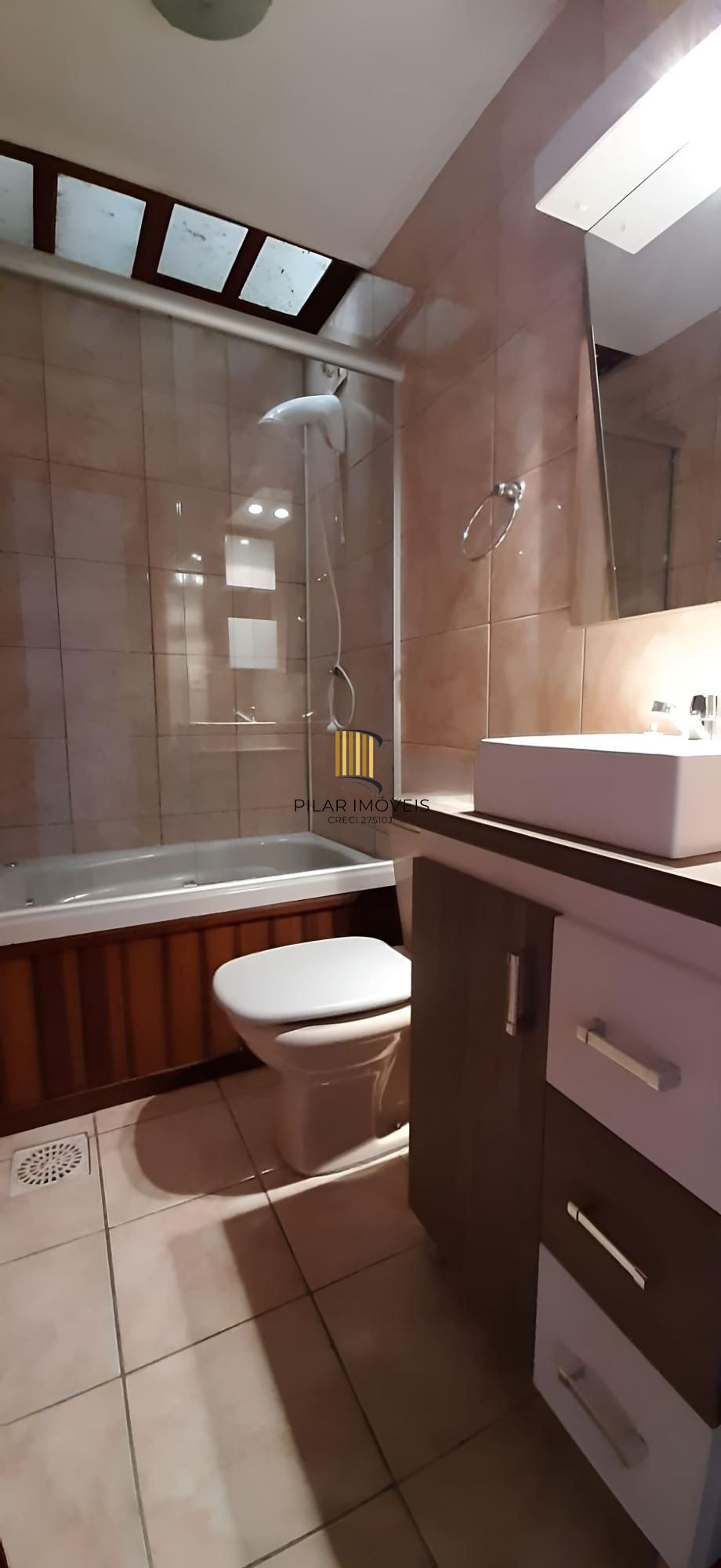 Casa com 3 dormitórios no bairro  Aberta dos Morros - Porto Alegre