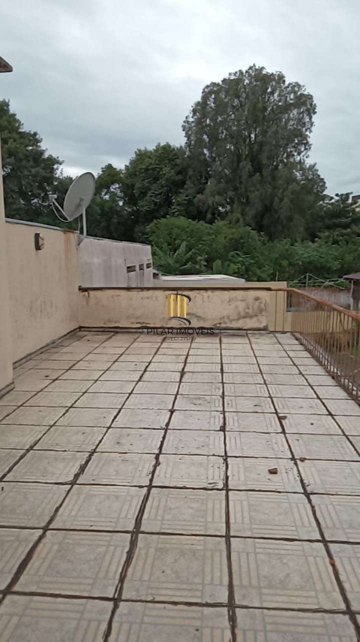 Casa 03 dormitórios, com páteo