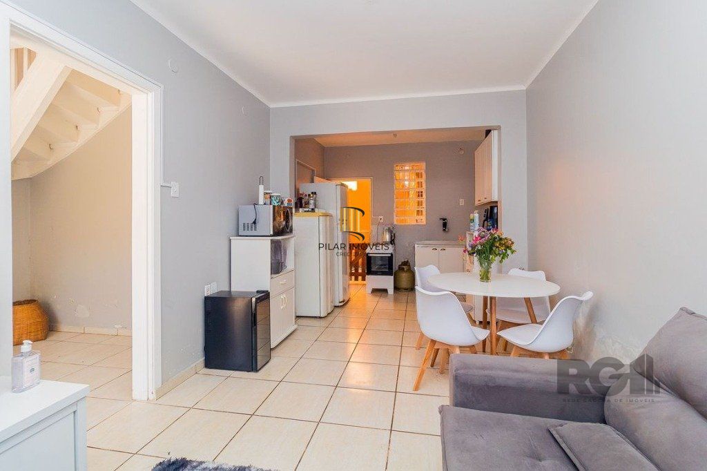Casa com 99,73m², 2 dormitórios, 2 vagas no bairro Floresta