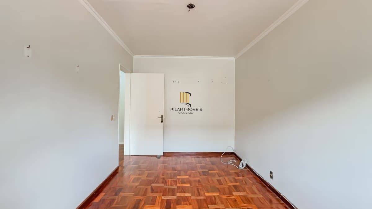 Sobrado de 3 dormitórios e 91m² à venda em Parque Santa Fé, Porto Alegre.