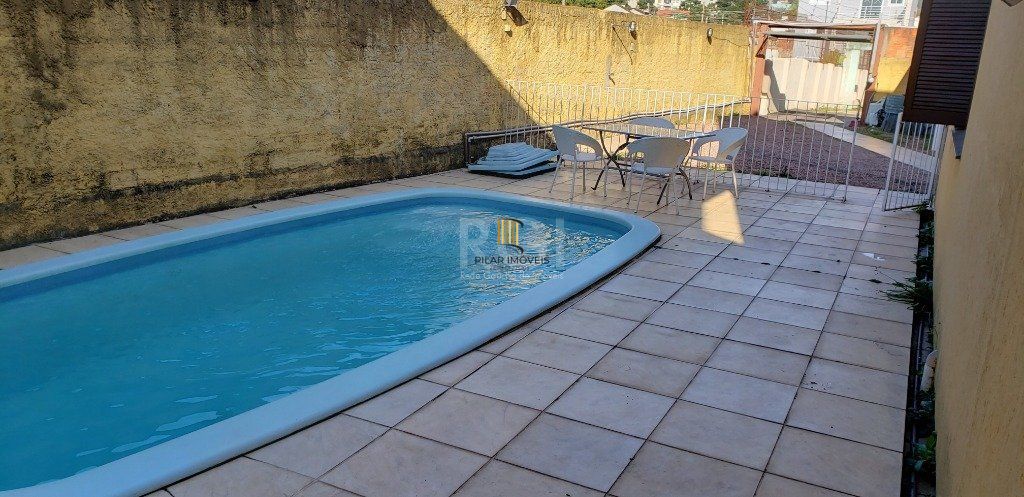 Casa para Venda - 200m², 8 dormitórios, 5 vagas - Teresópolis