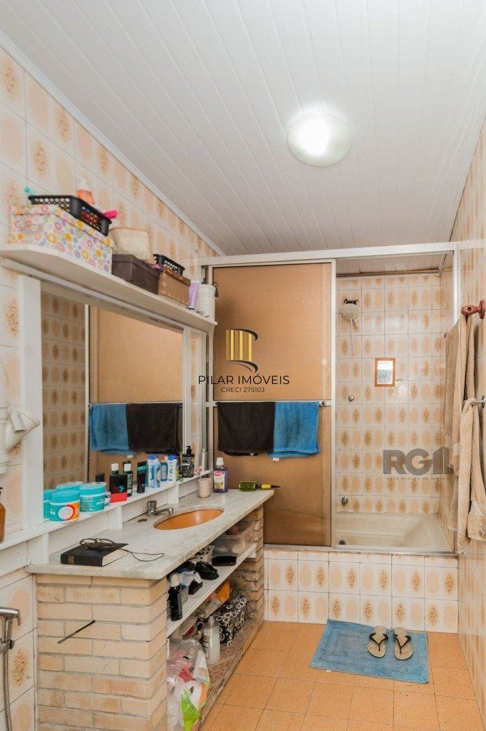 Casa de 2 dormitórios, no bairro Bom Jesus